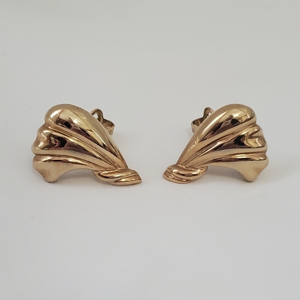 Vintage Avon Gold Tone Clip On Swirl  Earrings